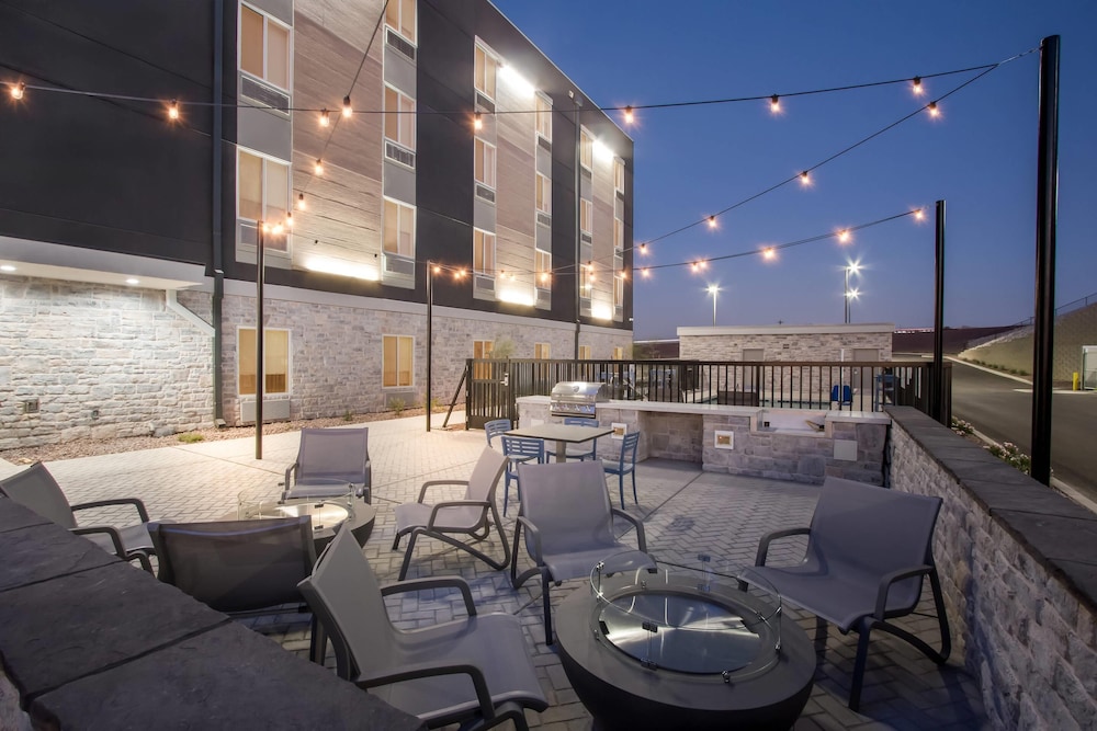 Everhome Suites Yuma East I-8 33/50