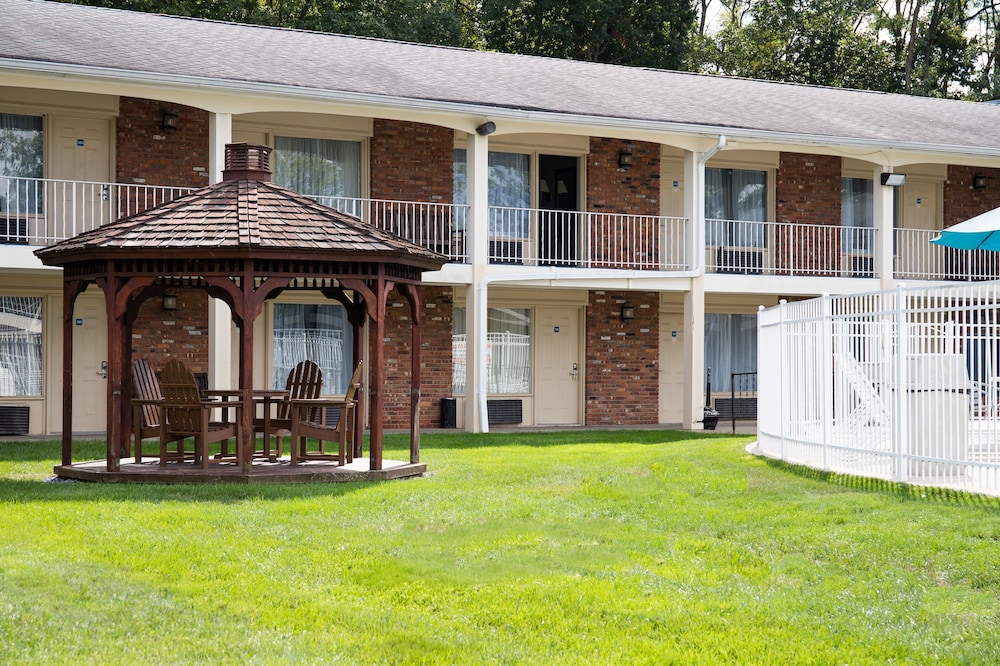 Crystal Inn Eatontown 38/41