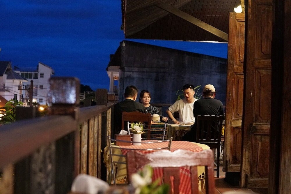Baan Huen Phen 10/69