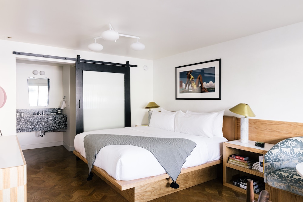 Short Stories Hotel 10/53