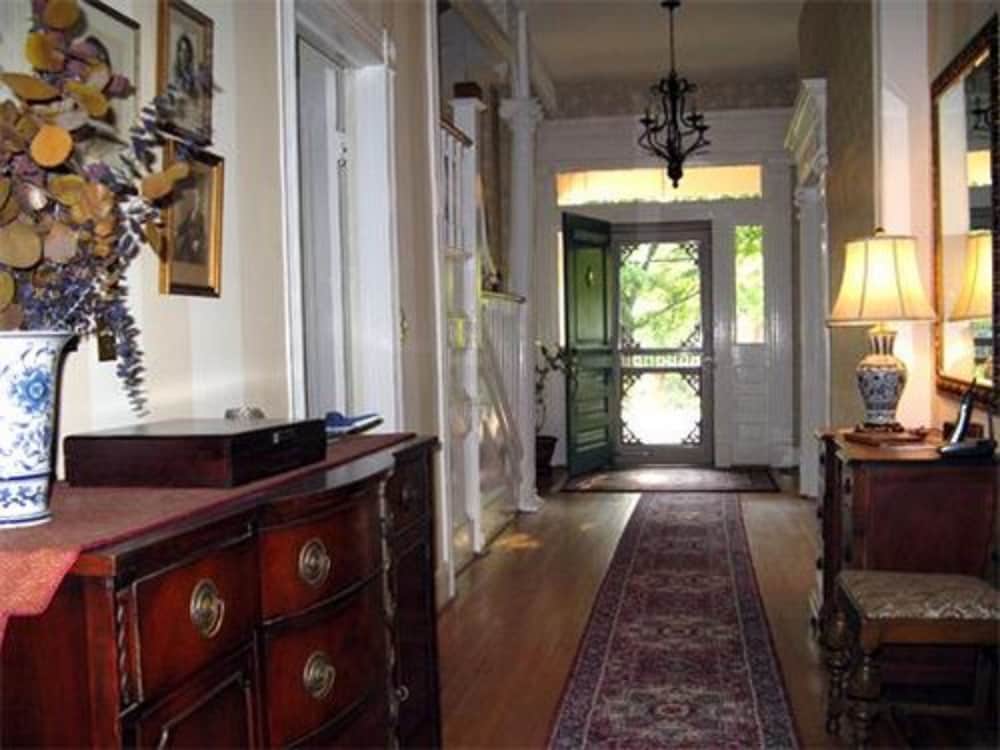 Charles Bass House Bed &amp; Breakfast 4/21