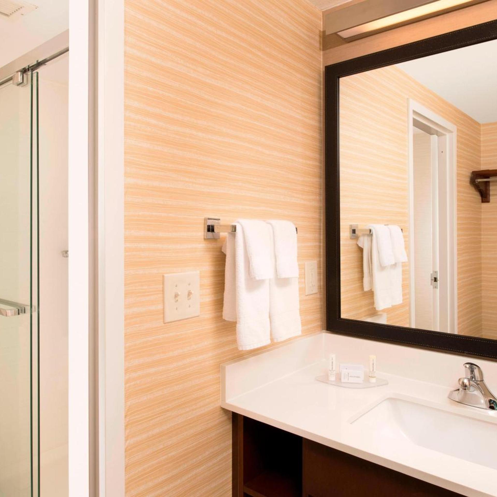 جناح كبير بسرير كينج، Fairfield Inn & Suites by Marriott Albany East Greenbush 2/5