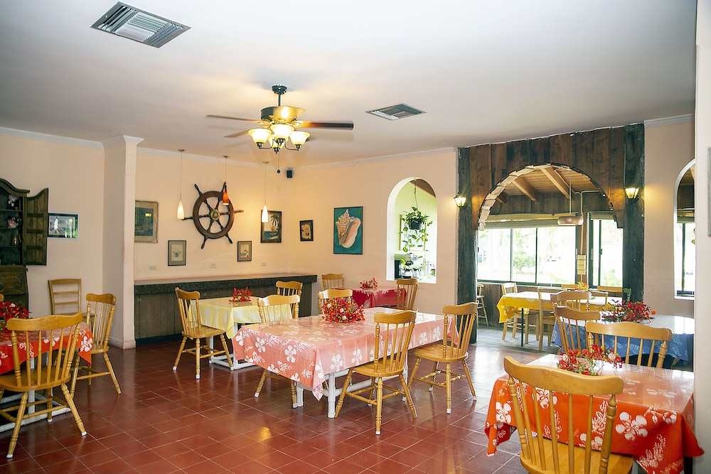 Orange Hill Beach Inn 36/60