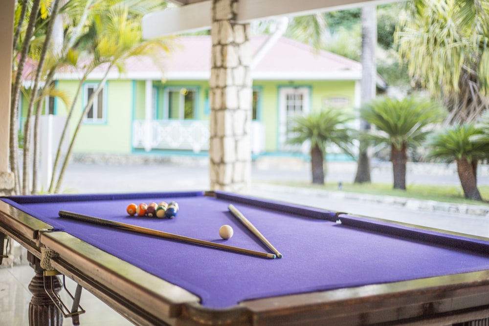 Pineapple Beach Club - Adults Only 24/40