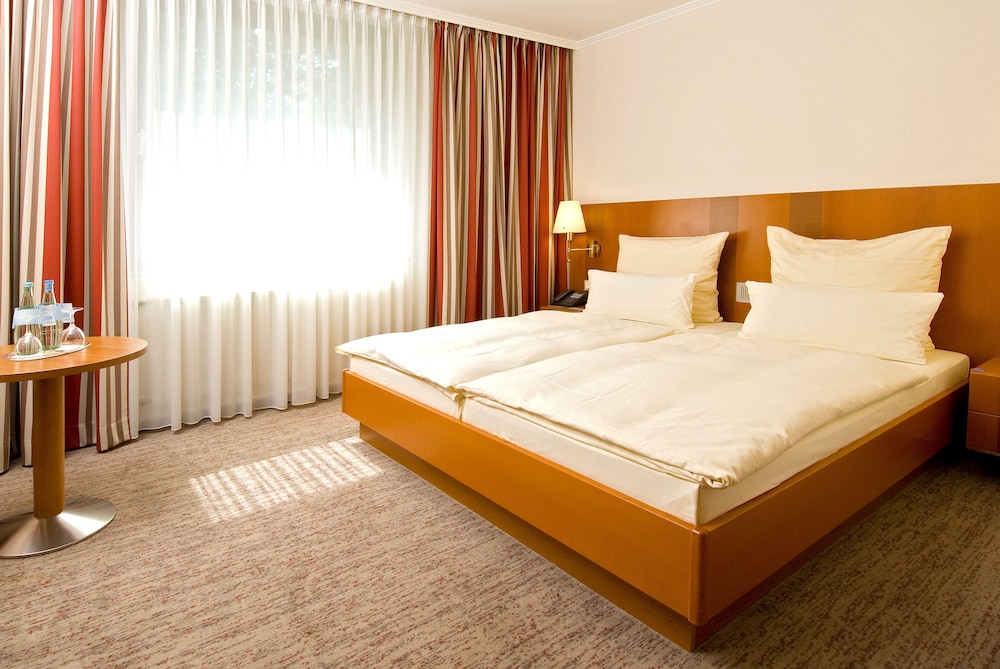 Parkhotel Schloss Hohenfeld (Parkhotel Hohenfeld) 14/65