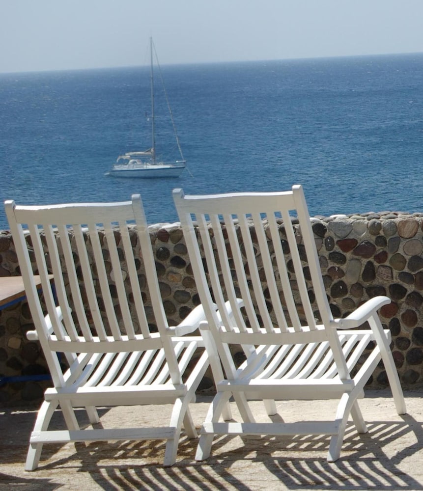 Akrotiri Hotel 45/50