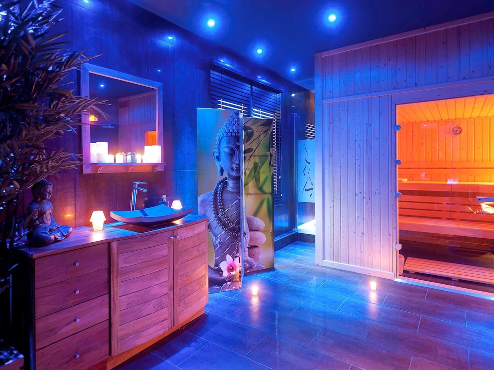 swimming pool spa