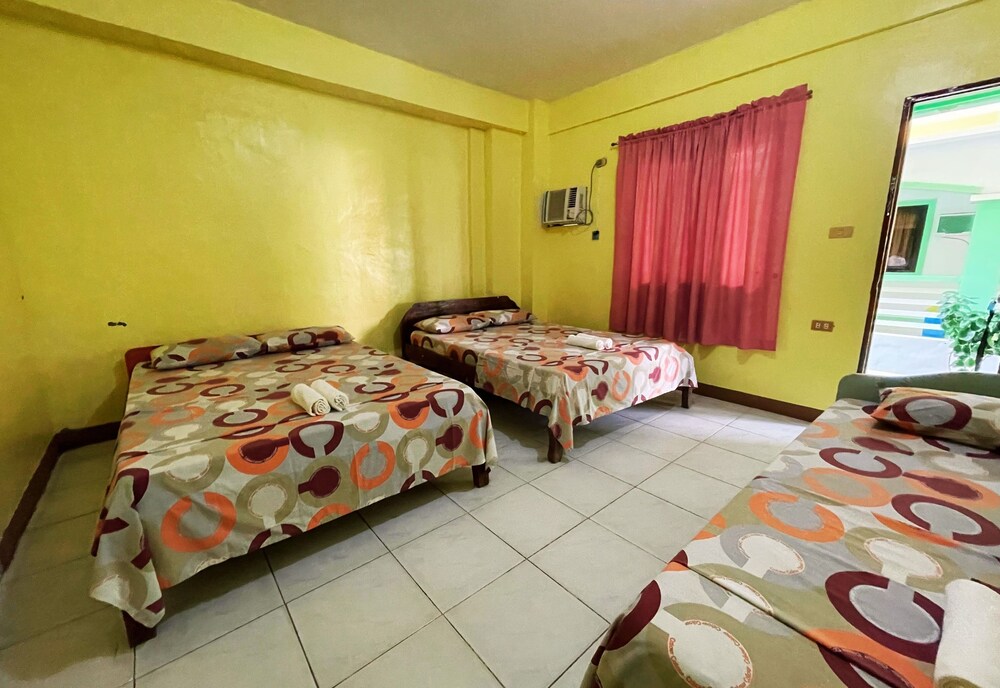 Family, 1 Single and 2 Double Beds