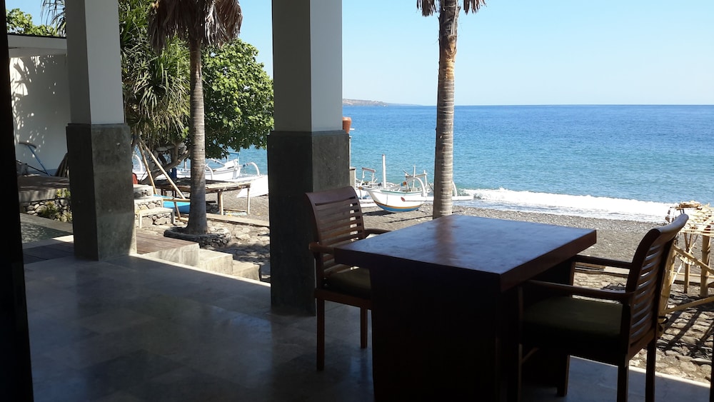 Amed Beach Villa 45/49