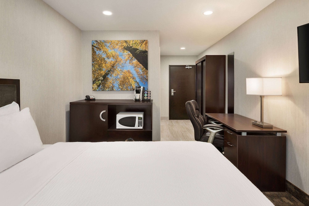 Days Inn By Wyndham Wainwright 14/27
