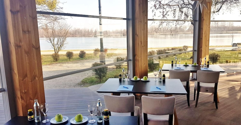 River Lodge 20/35