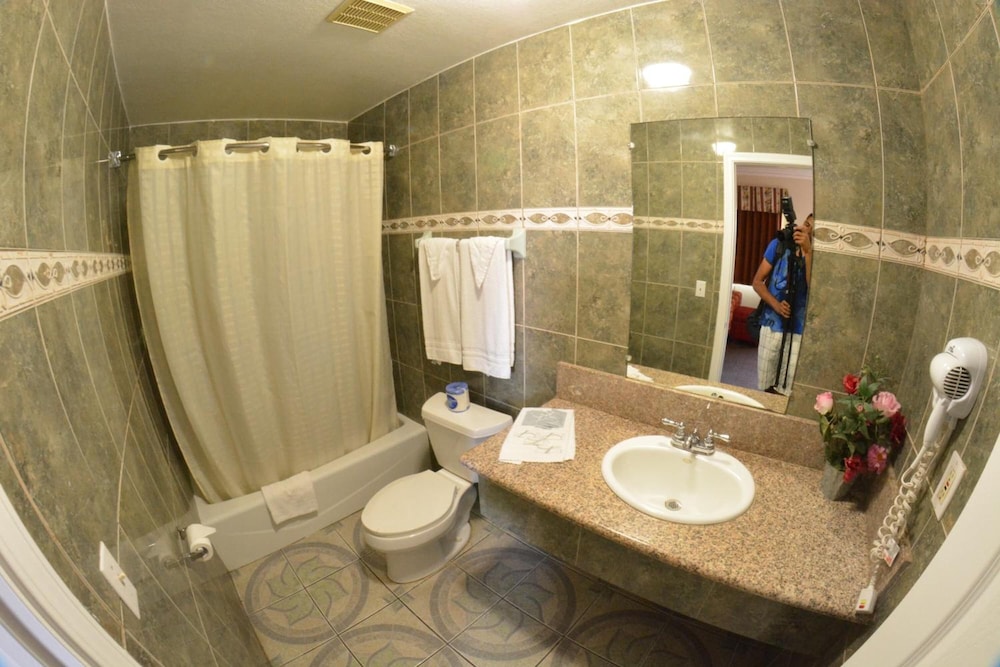 Palace Inn Oxnard 36/43