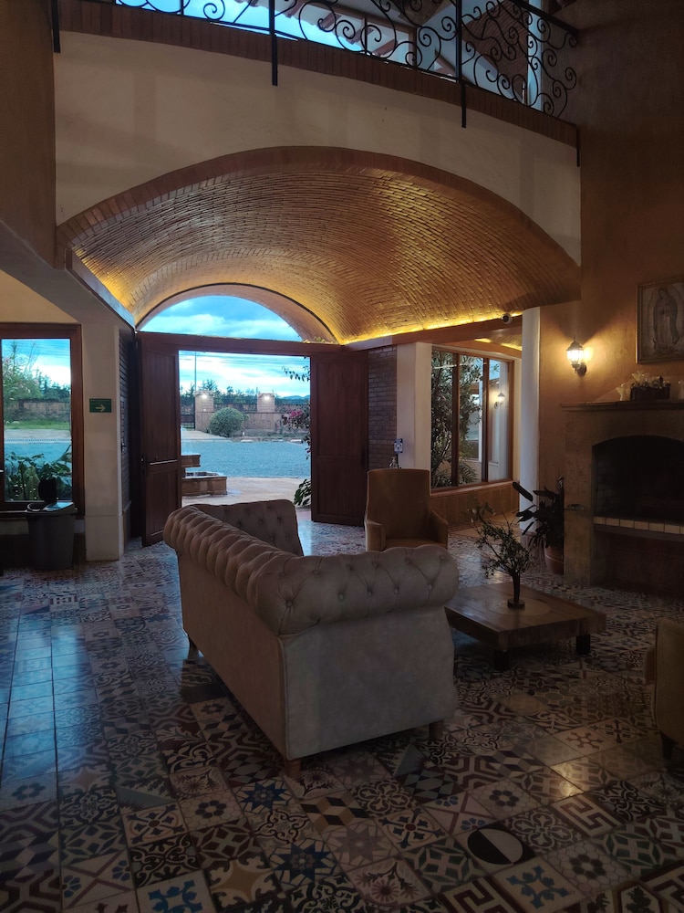 La Alhambra Hotel 34/50