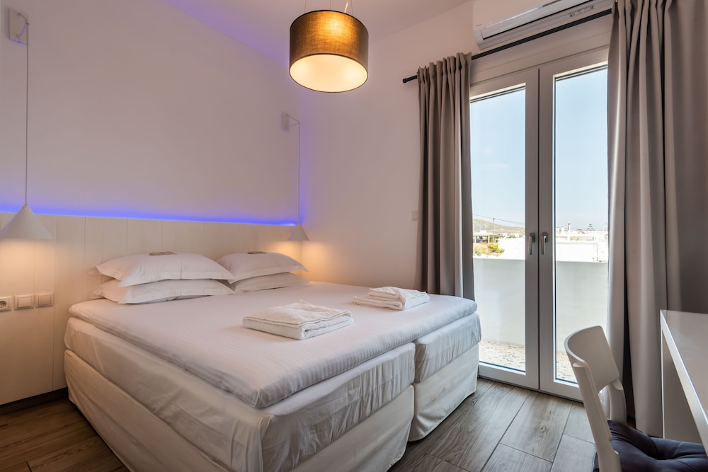 White Rock Milos Suites 21/55