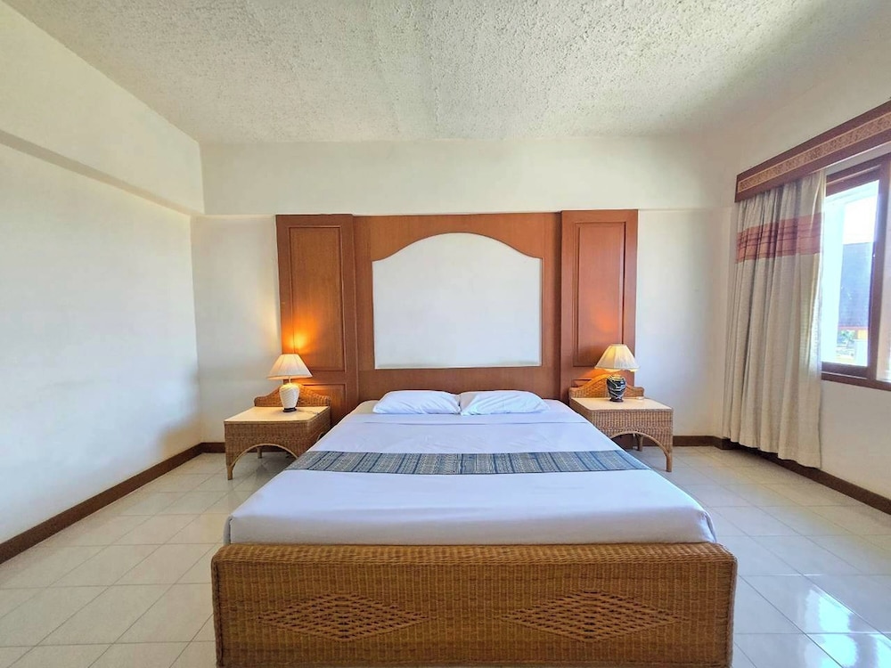 DELUXE, DOUBLE BED