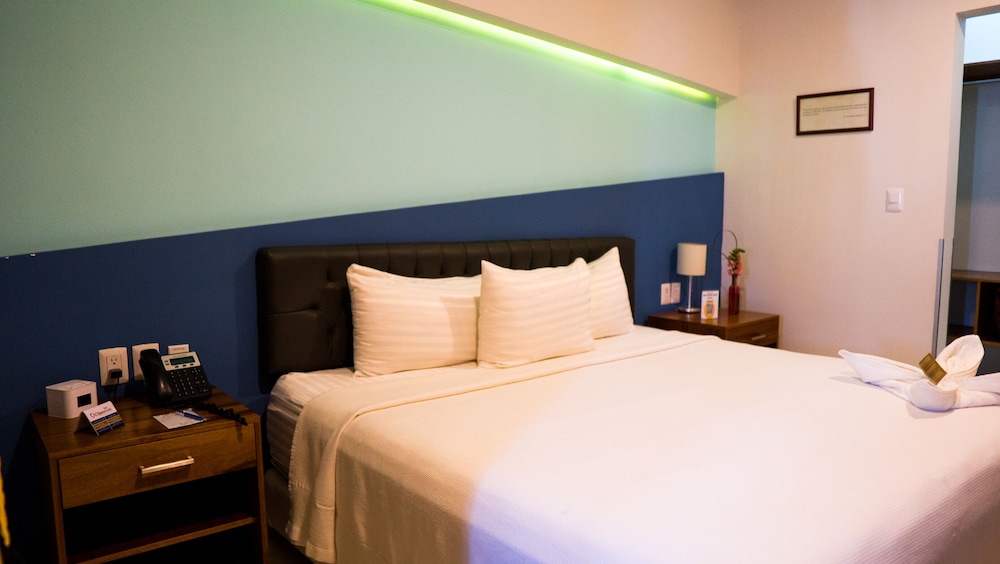 Hotel & Suites Clipperton 11/66
