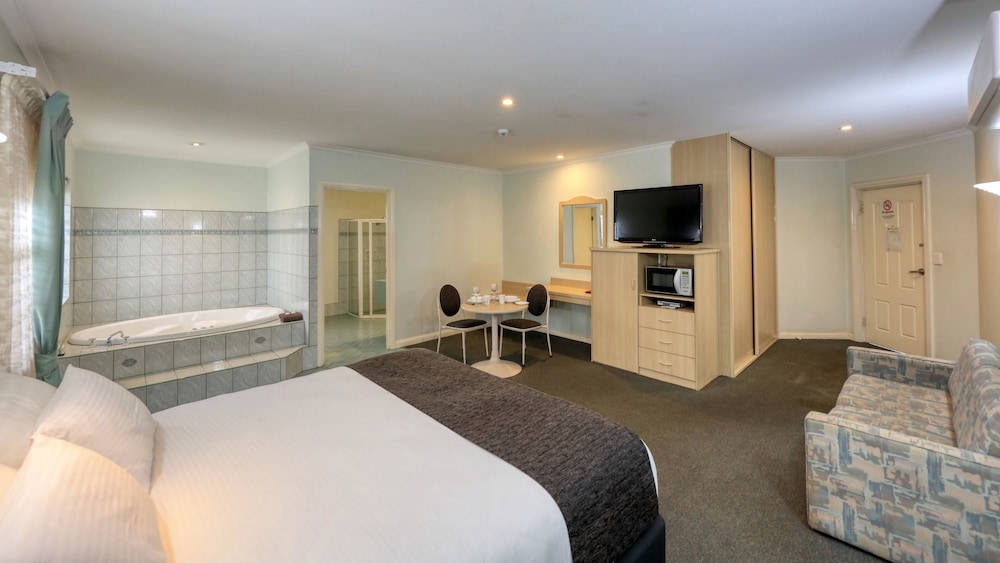 Honeymoon, Vip, Suite, King Bed, Sofa, Jetted Tub