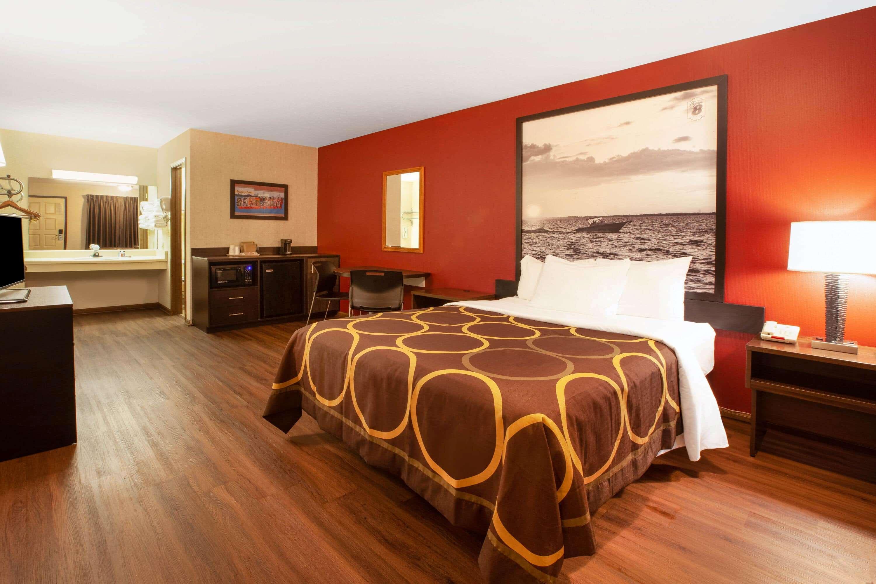 Efficiency, Queen Bed