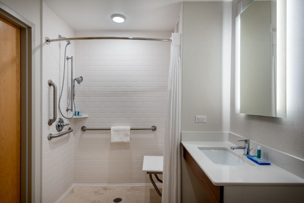 Holiday Inn Express Hotel & Suites Daphne 24/74