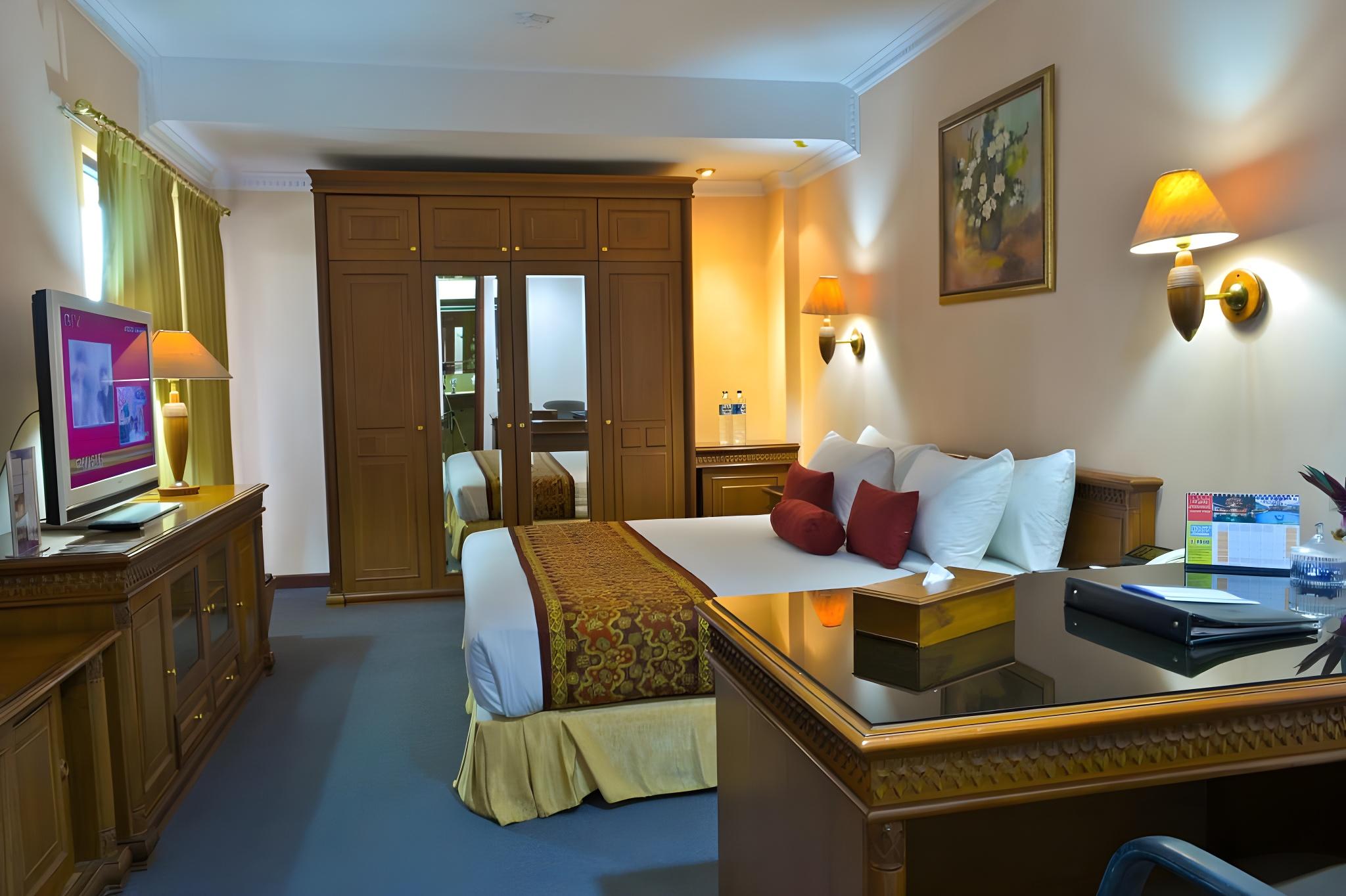 Executive, Suite
