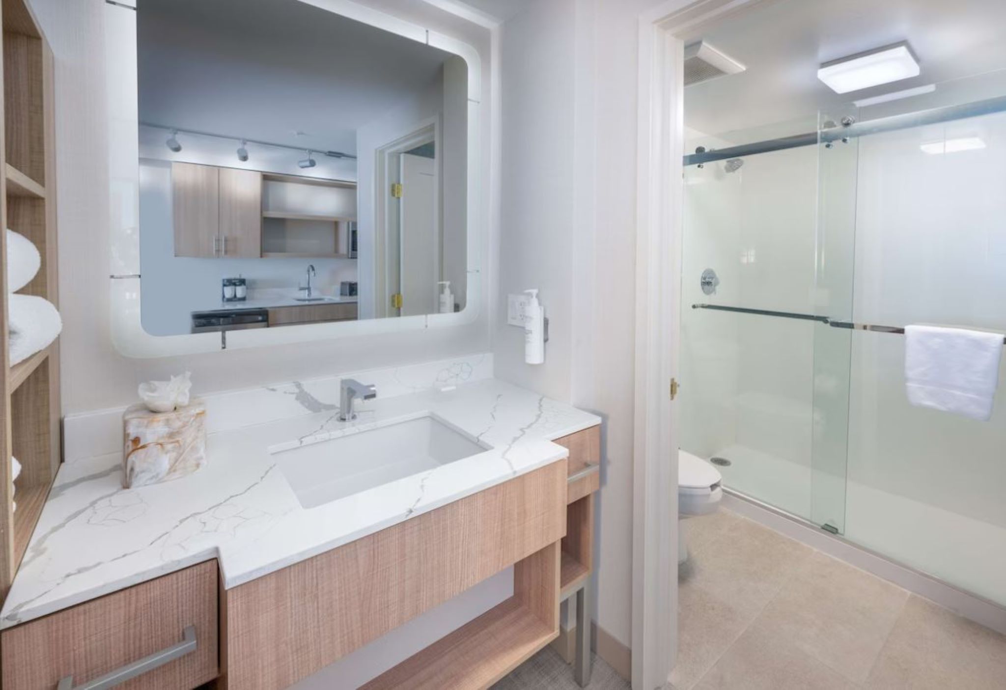 1 BEDROOM, SUITE, KING BED, LAUNDRY