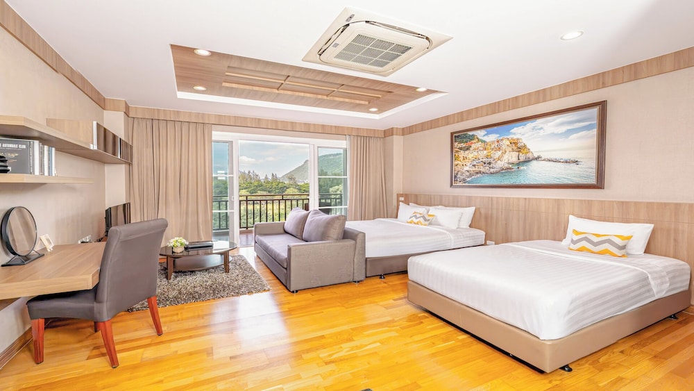 DELUXE, EXECUTIVE, KING BED, MOUNTAIN VIEW