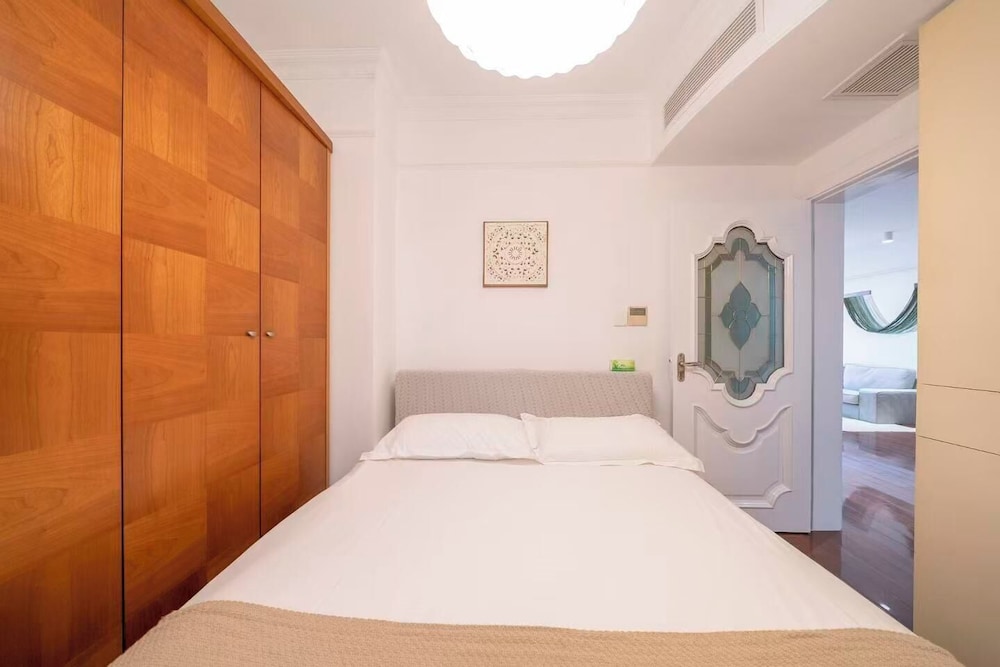 Senior, Apartment, 1 Queen and 3 Double Beds
