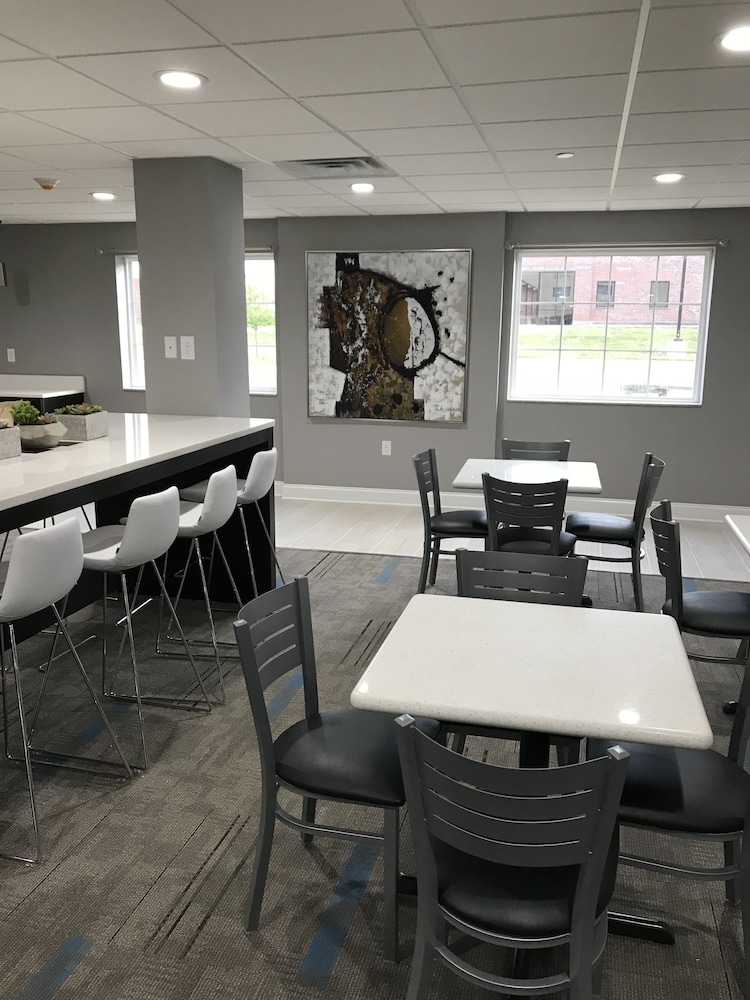 Home Inn And Suites 47/49