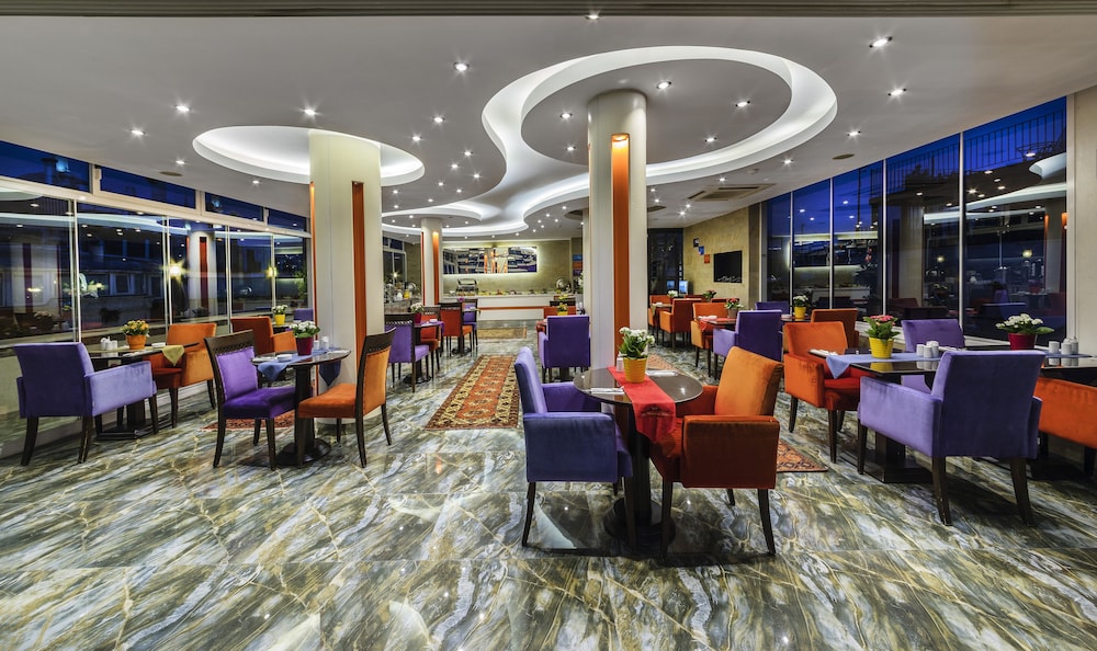 The Magnaura Palace Hotel 60/87