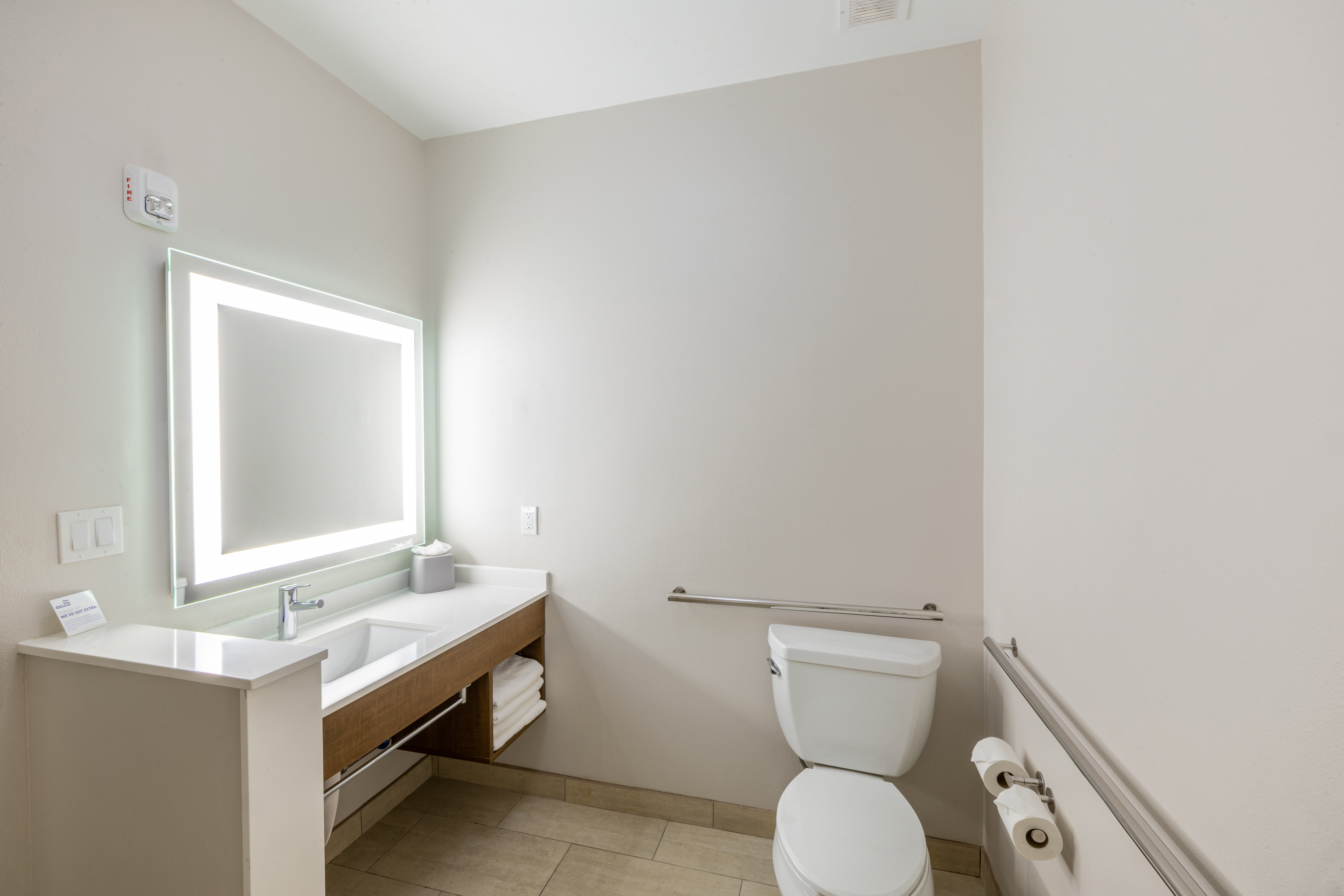 غرفة بسريرين كوين لذوي الإعاقة، Holiday Inn Express Suites Lindale 4/6