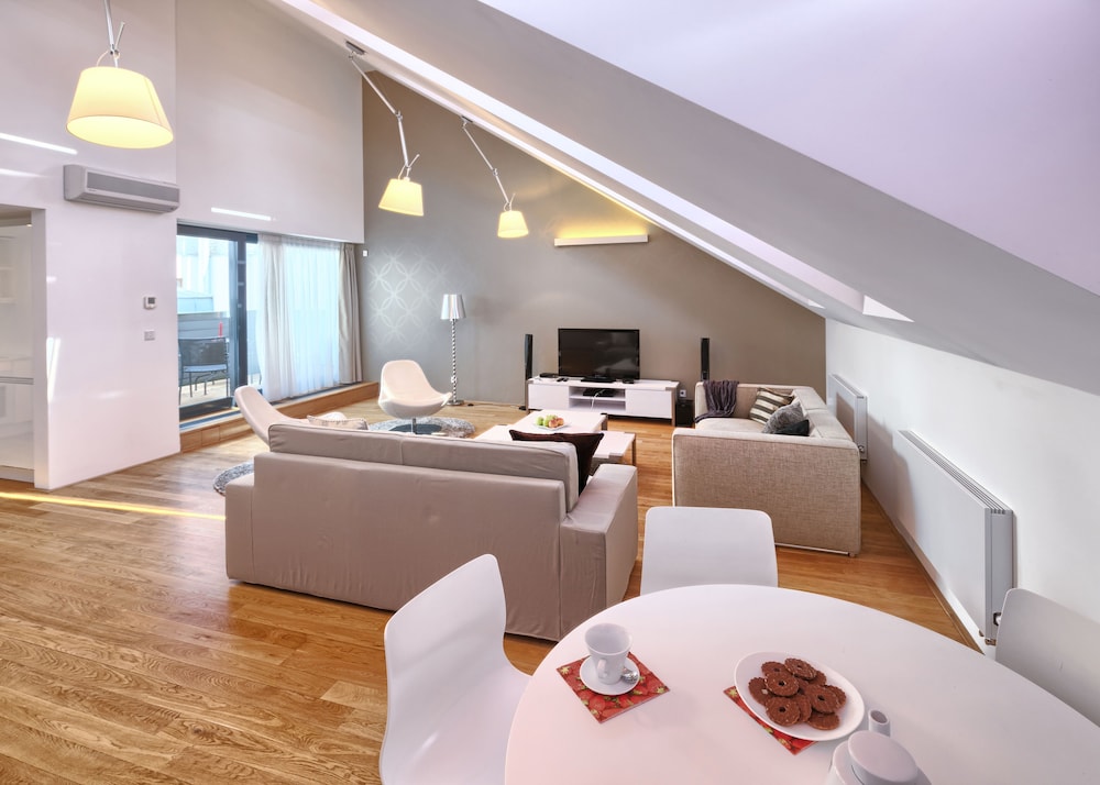 Empirent Apartments 36/50