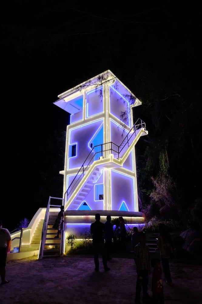 8 BOUTIQUE BY THE SEA HOTEL 6/50