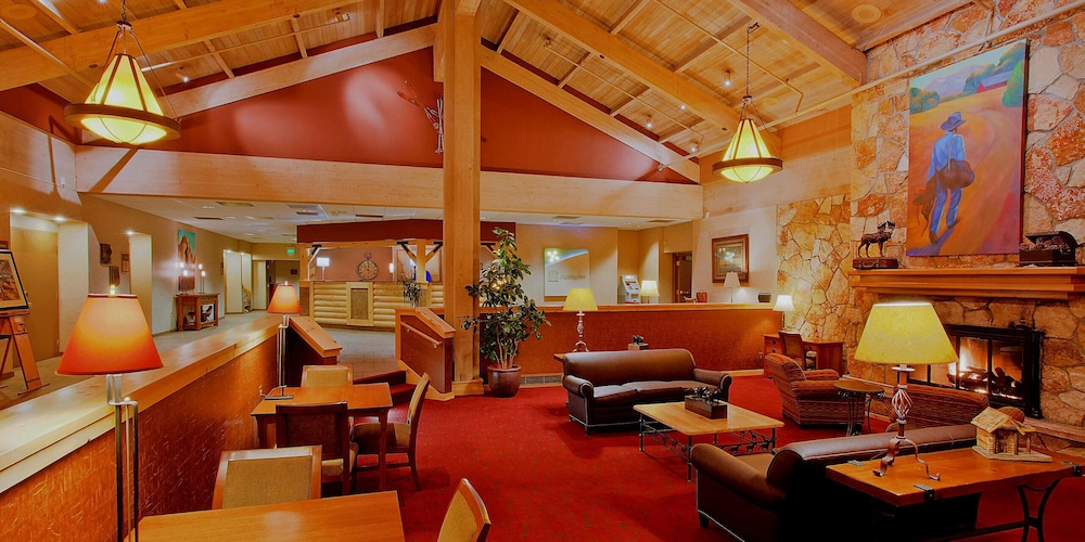 Field & Stream Lodge Bozeman 40/53