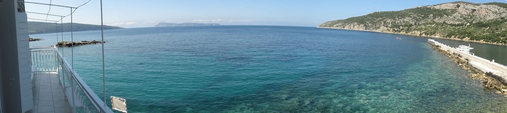 Mira Seafront Guesthouse 30/46