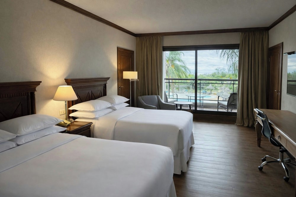 غرفة ديلوكس بسريرين منفصلين بإطلالة على النهر بشرفة، Sheraton Colonia Golf and Spa Resort 3/5
