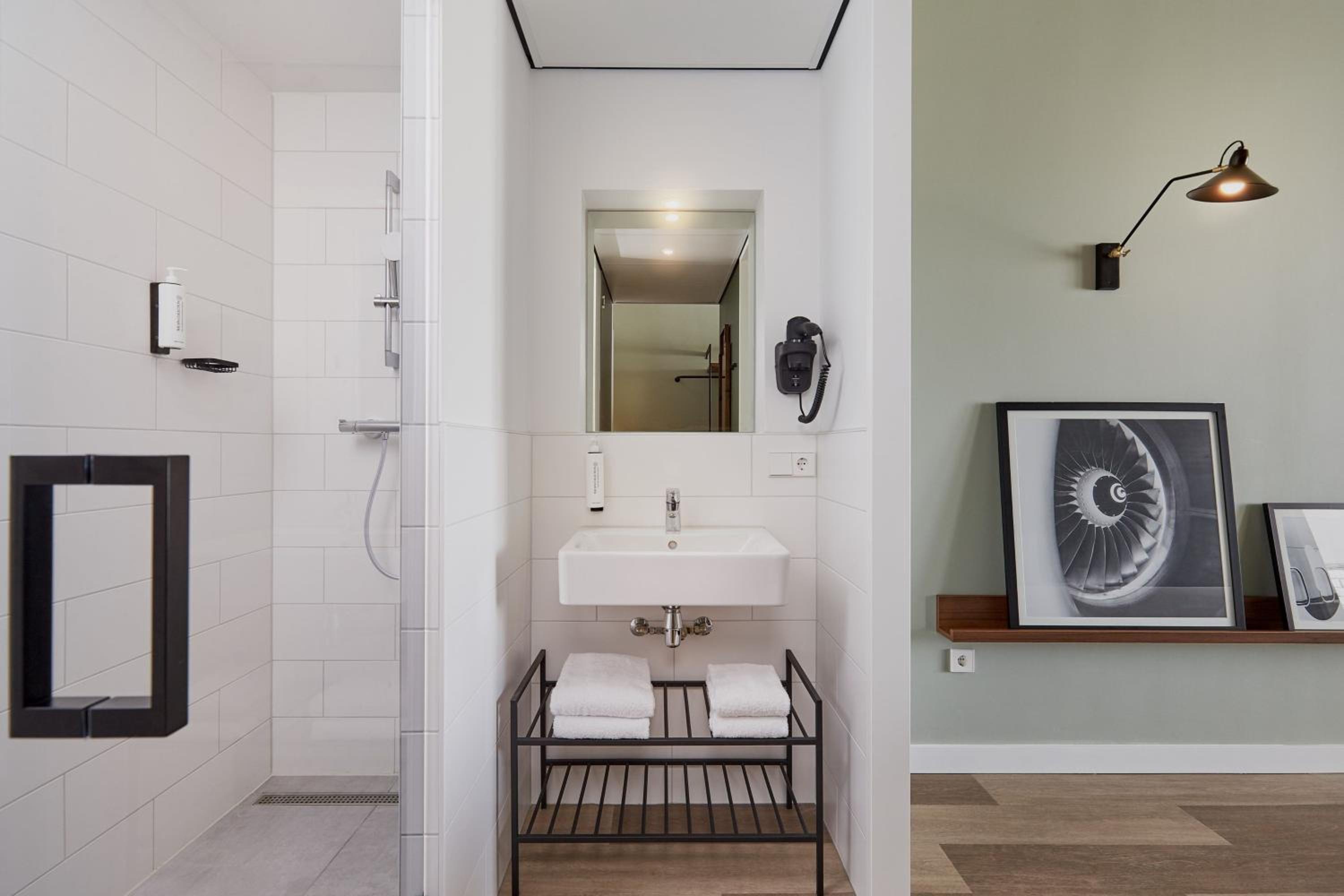 شقة عائلية بسرير كينج بغرفة نوم واحدة مع أريكة، Corendon Apartments Amsterdam Schiphol Airport Hotel 7/7