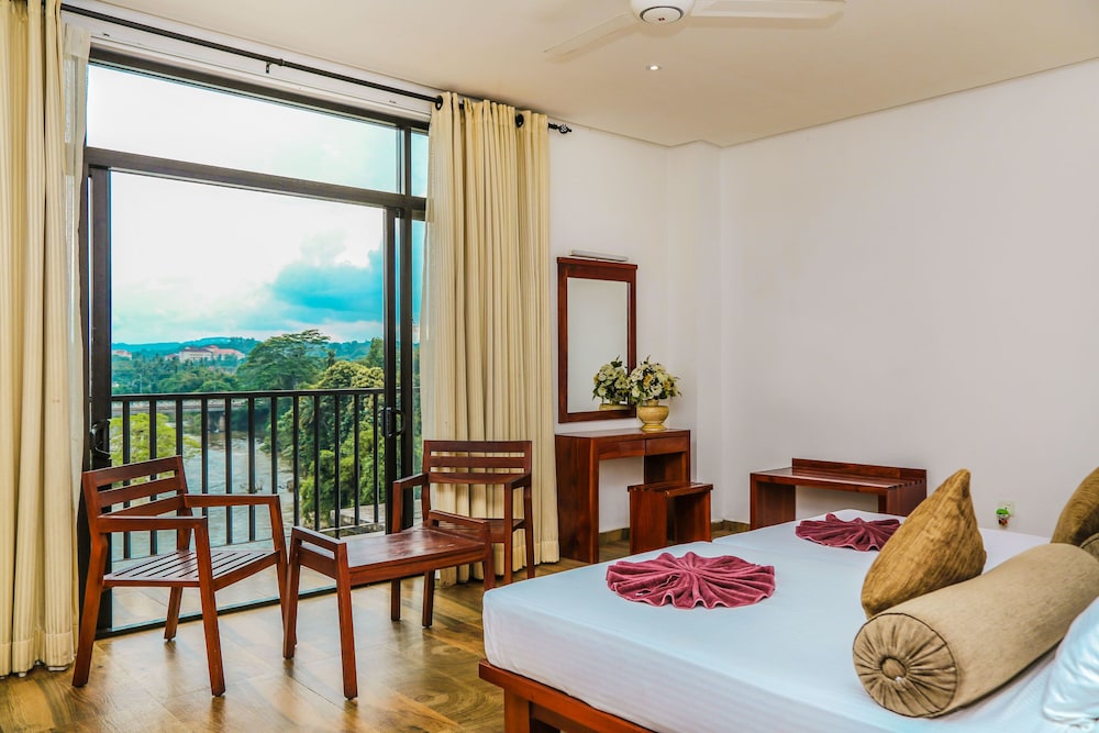 Oak Ray Regency Hotel 13/40