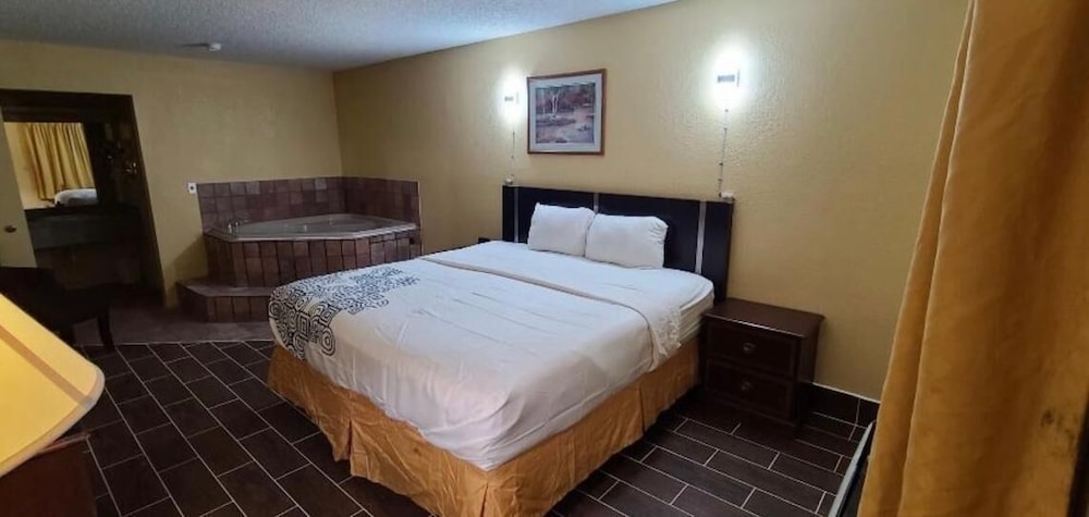 TRAVELODGE TULSA 10/17