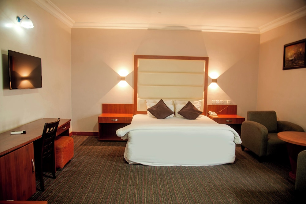 Denis Hotel 25/64