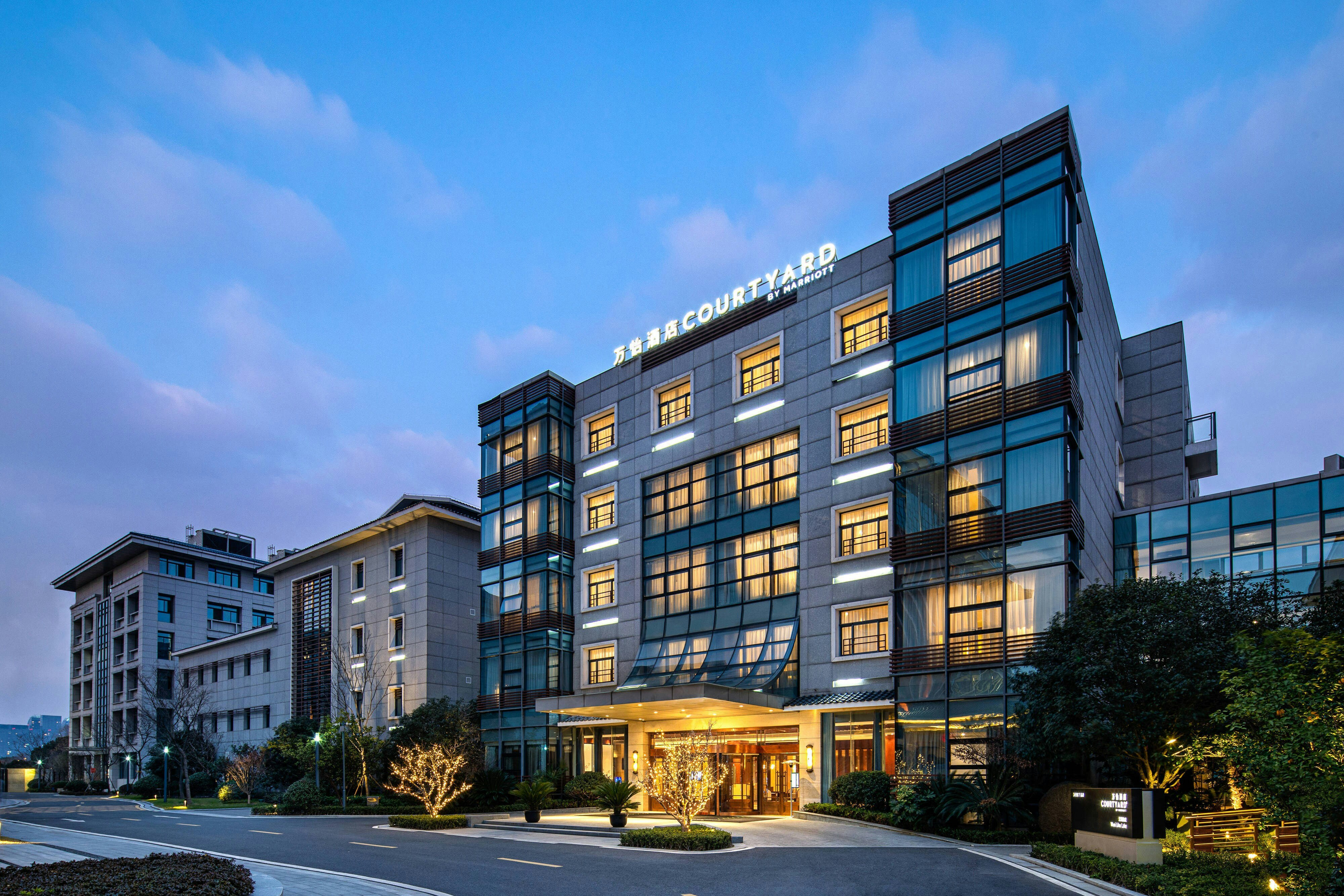 Courtyard by Marriott Wuxi Lihu Lake 2/17