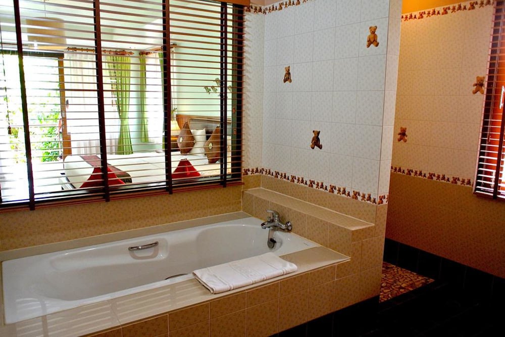 P.S. Thana Resort 69/71