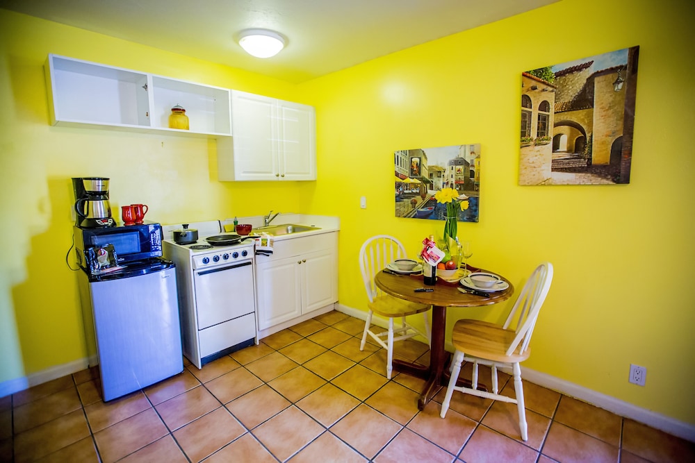 Leucadia Beach Inn 45/52