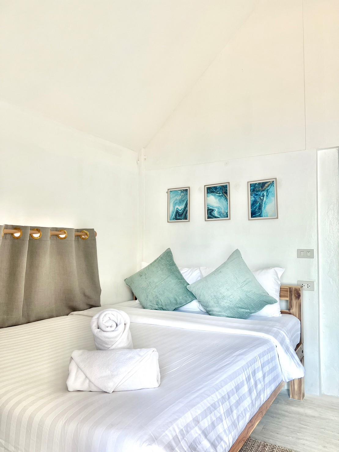 Bungalow, Queen Bed, Sea Side