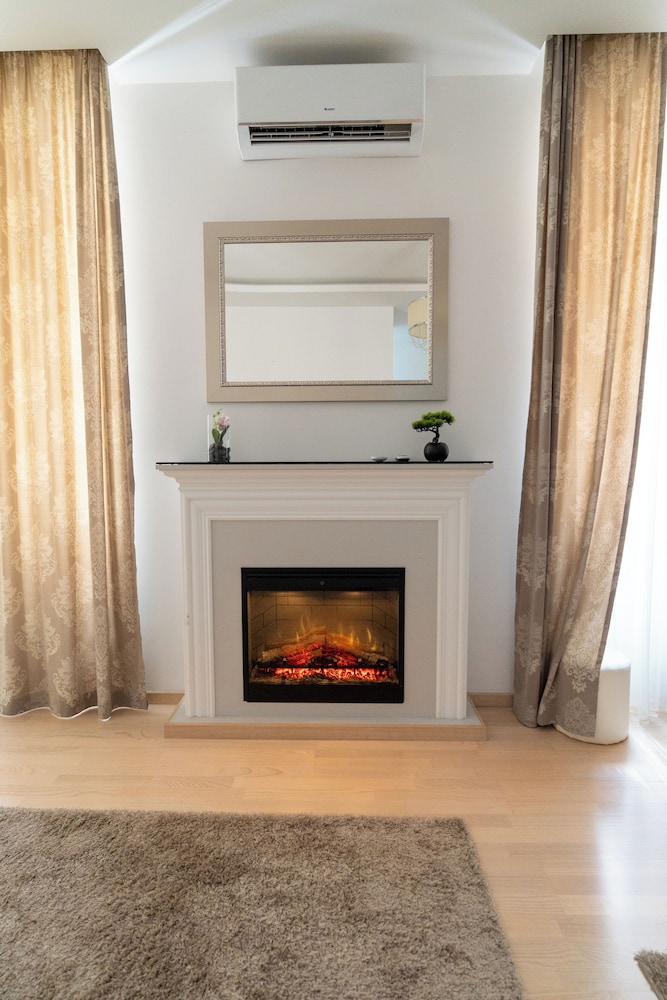 Privilege Suites By Central Park 11/69