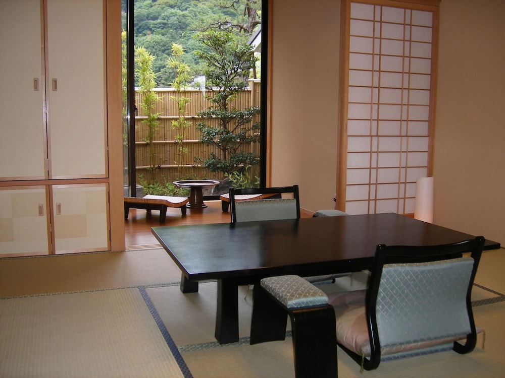 Ryotei Rangetsu 41/49