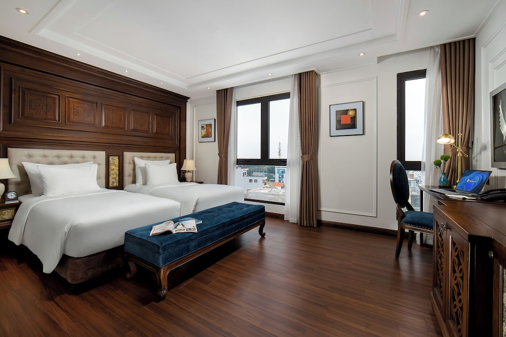 DELUXE, EXECUTIVE, DOUBLE OR TWIN BED, CITY VIEW