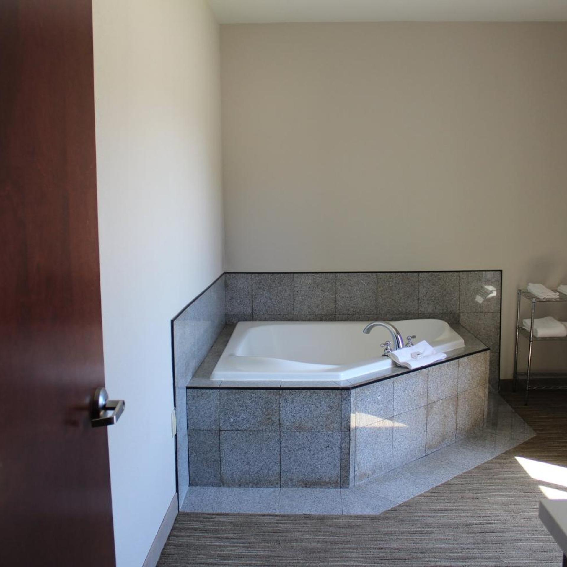 Suite, Holiday Inn Express Hotel And Suites Ponca City 2/2