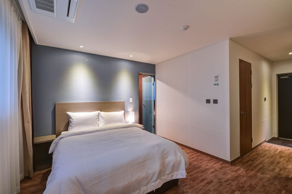 Sea & Moon Tourist Hotel 35/51