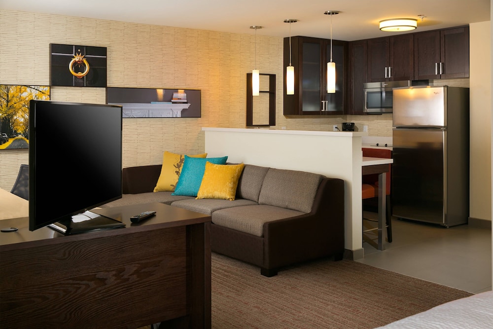 Residence Inn Kansas City At the Legends 19/27