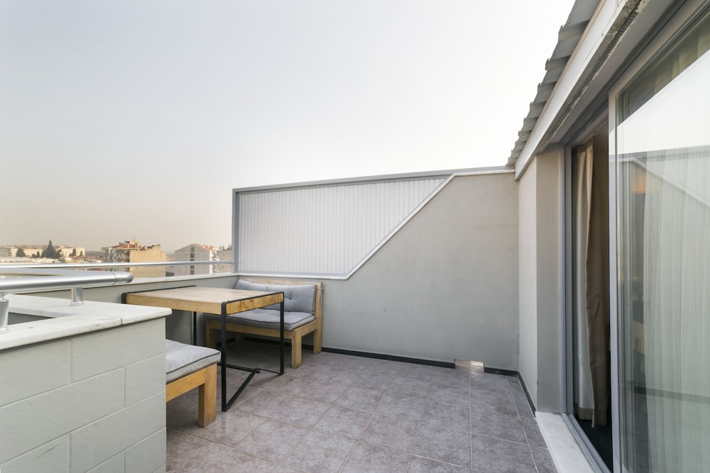 Viva La Vita Hotel Bornova 4/40